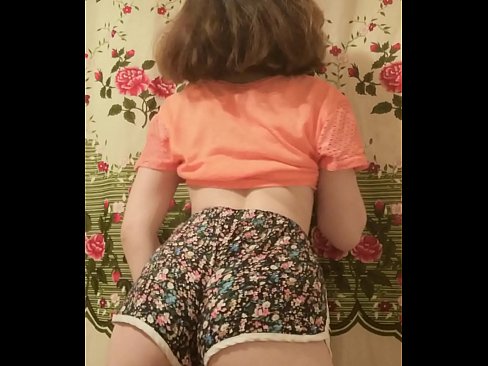 ❤️ Jeune fille sexy se déshabillant devant la caméra. Vidéo de sexe at us ❤