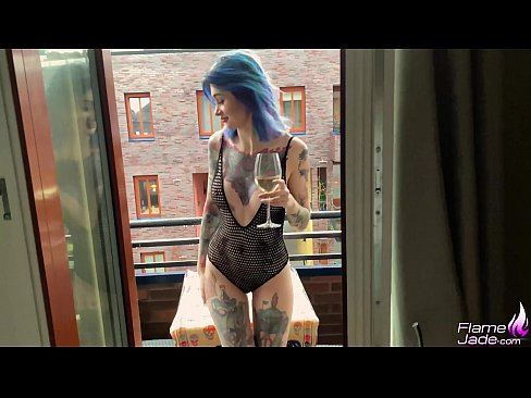❤️ Fille énorme suçant à pleine bouche et baisant passionnément sous le ciel ouvert Vidéo de sexe at us ❤